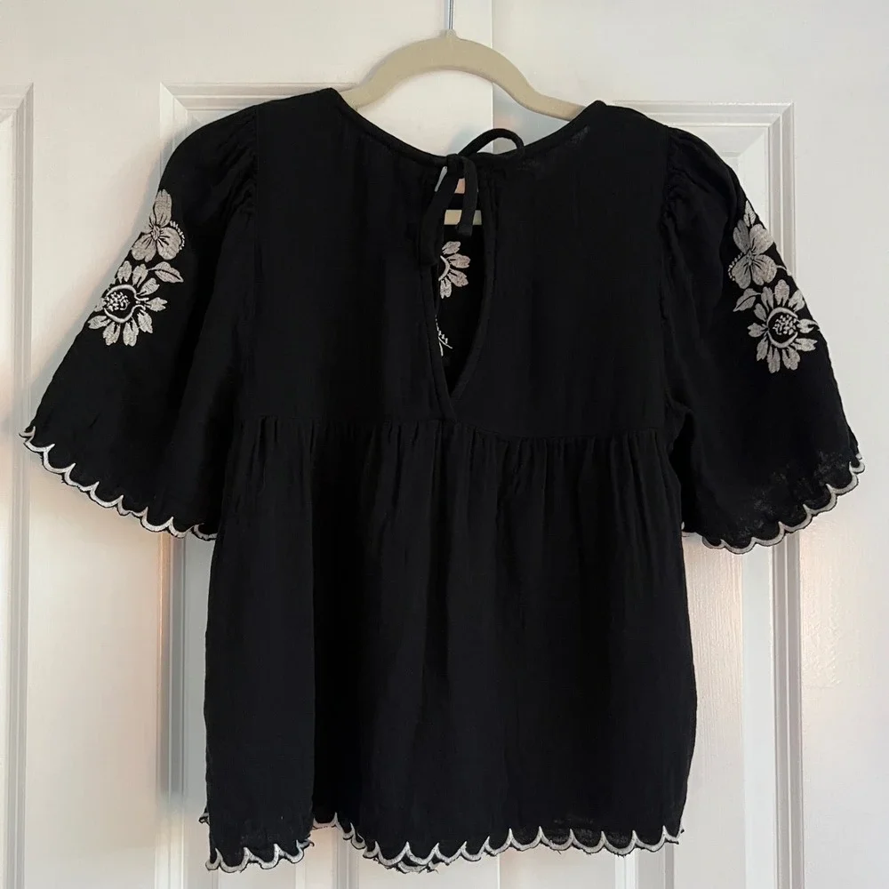Old Navy Black Cream Floral Embroidered Scallop Boho Babydoll Top Size XS